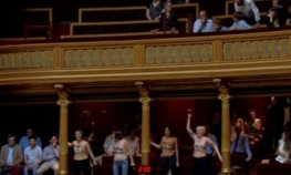 Nage članice grupe Femen prekinule sjednicu Senata u Parizu