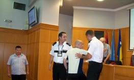 Zaštitari izbacili lidera Pokreta za restituciju