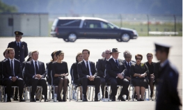 Prvi avioni sa tijelima žrtava MH17 stigli u Holandiju