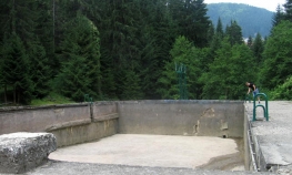 Omladina očistila bazen za kupanje