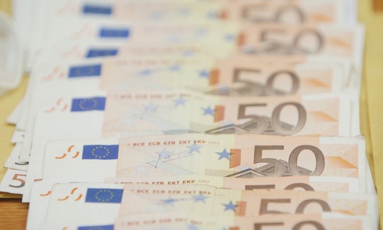 Nagovorili dijete da roditeljima ukrade 6.000 evra