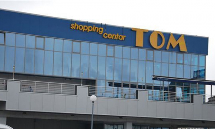 Bačena bomba ispred tržnog centra "Tom", dva lica povrijeđena