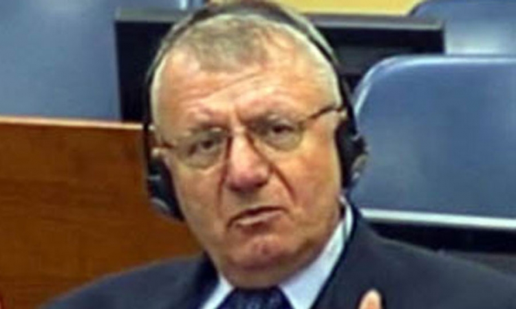 Šešelj prihvata da preda pasoš i ne napušta Srbiju