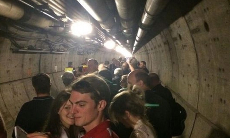 Potpuni haos ispod Lamanša, evakuisali 382 putnika
