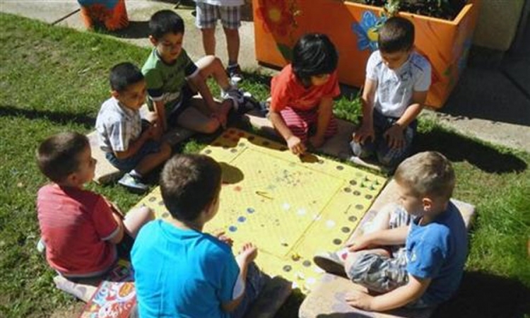 Reciklažom ukrasili dvorište vrtića u Foči