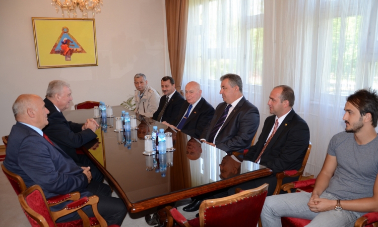 Pomoć zbratimljenih gradova u nevolji