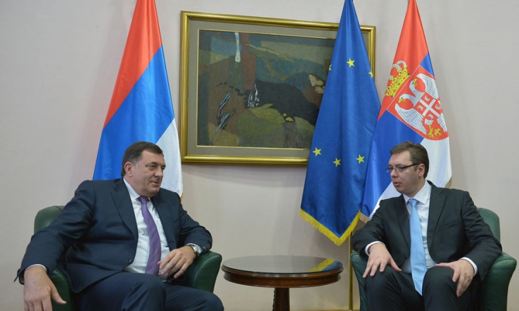 Vučić pozvao Dodika na hitne konsultacije