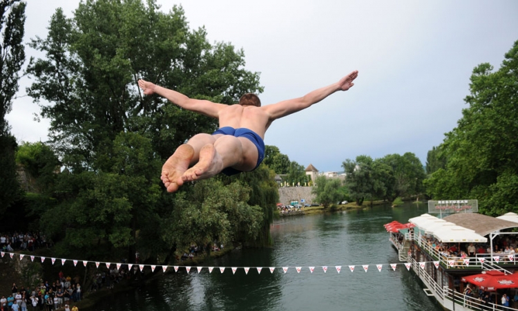 Vrbaska lasta pobijedila kišu