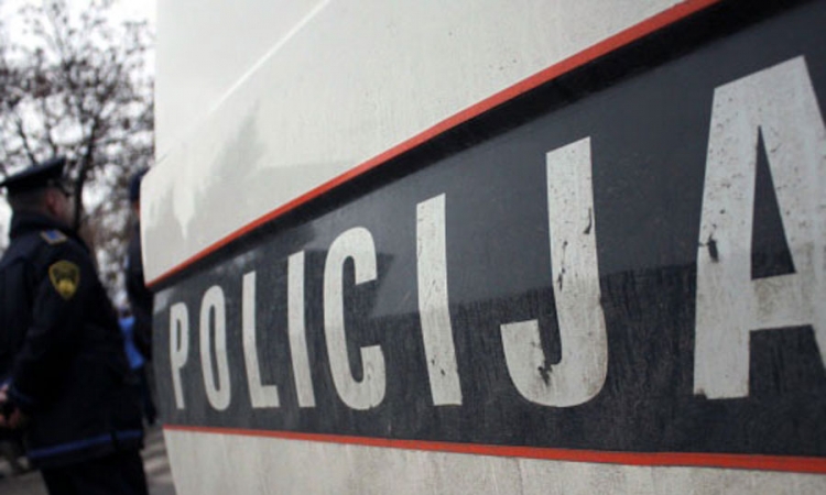 Policijskom komesaru 15.000 KM da suspenduje policajce