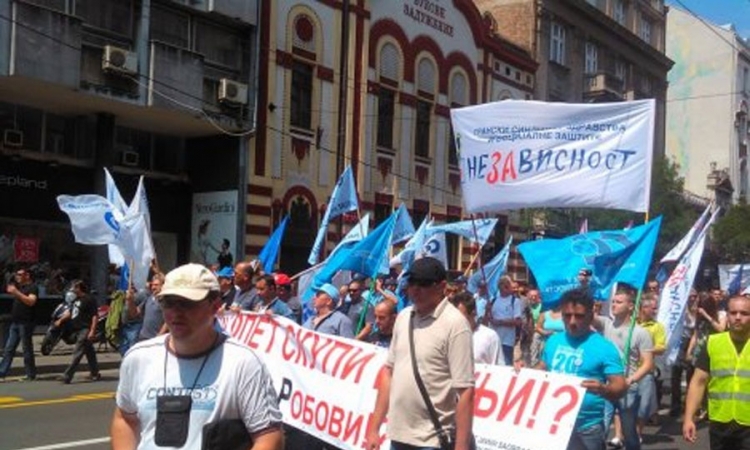 Krenula protestna šetnja sindikata Srbije