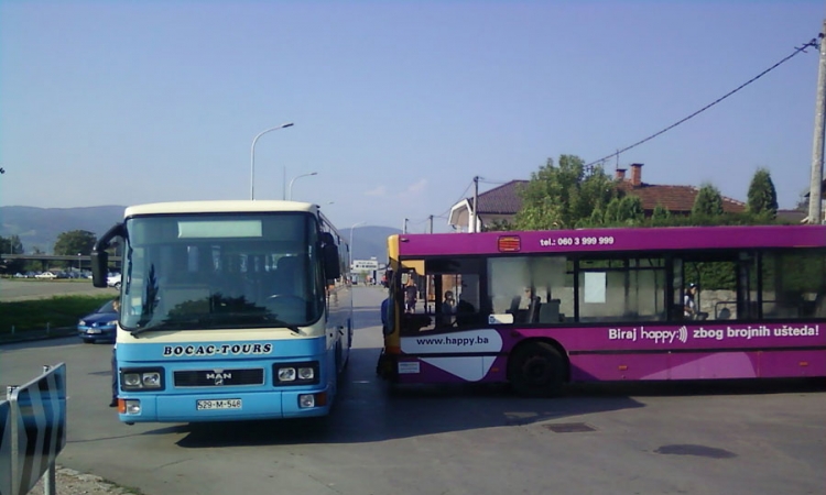 Vozaču pozlilo pa udario u drugi autobus u Banjaluci