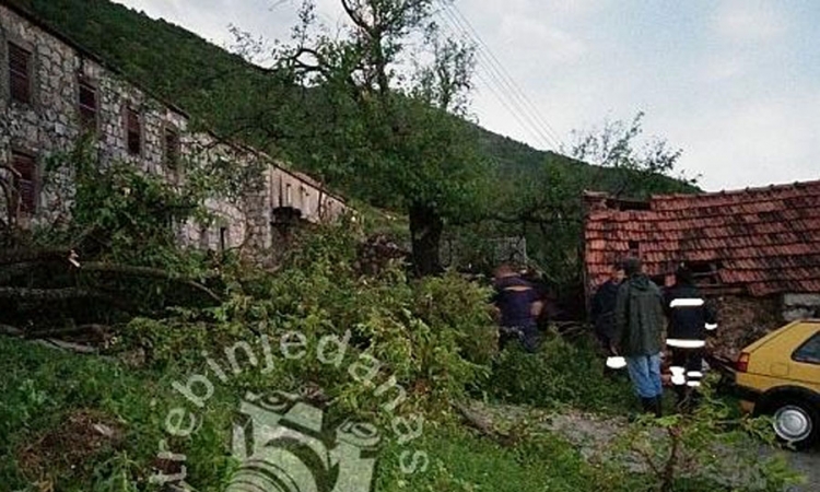 Kod Trebinja nevrijeme oštetilo krovove kuća
