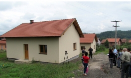 Stanovi za dvije romske porodice