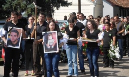 Strašna slika: Beba i stric sahranjeni jedan pored drugog
