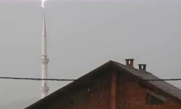 Grom udario u minaret