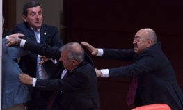 Potukli se poslanici u turskom parlamentu