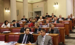 Bh. parlamentarci u poslaničkim klupama tek u septembru