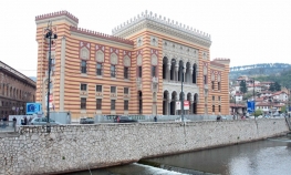 Komšić: Vijećnicu  guta plamen predizbornog politikanstva