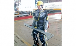 Uz robotizovano radno odijelo dižu 100 kg kao od šale