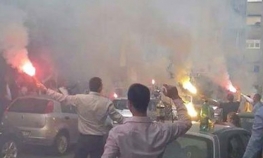 Neobična scena u srcu Beograda: Navijači s bakljama došli po mladu