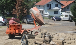 Čiste ulice od smeća i mulja, problemi s klizištima