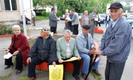 Penzioneri blokirali put u Tuzli