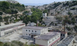 Prodaja Golog otoka i kontroverze