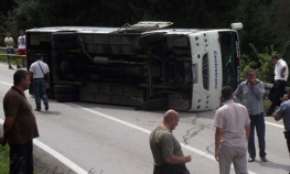 Prevrnuo se autobus kod Olova, teže povrijeđena tri putnika
