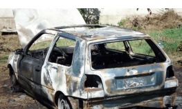 Vajaru zapalili golf, pas mu spasio mercedes