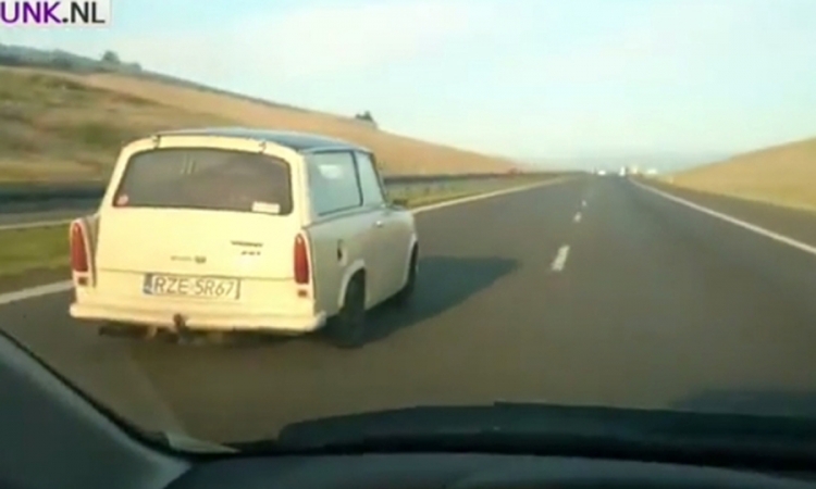 Vozio 180 km/h, a onda ga pretekao stari trabant