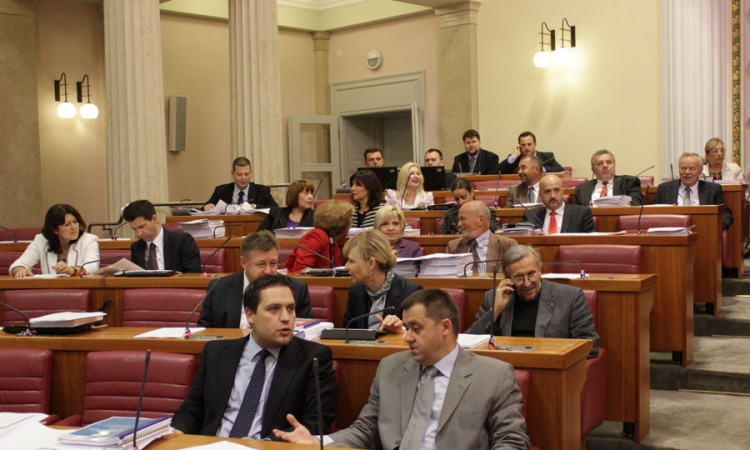Bh. parlamentarci u poslaničkim klupama tek u septembru
