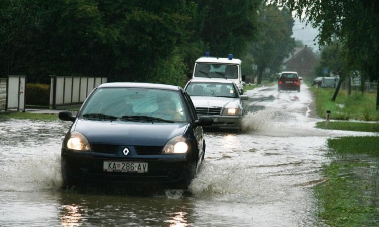 Poplave i klizišta u Hrvatskoj, u Petrinji vanredna situacija
