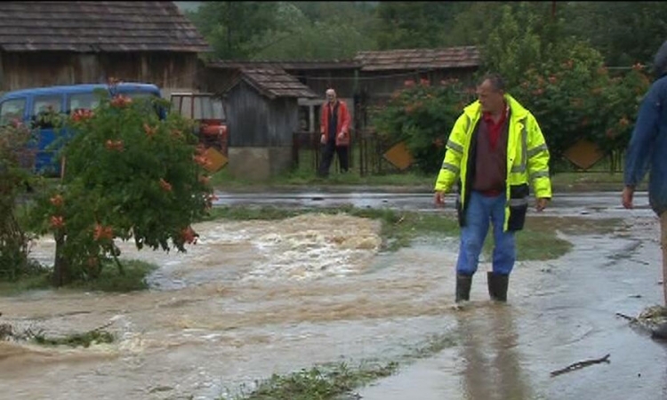 Vanredna situacija u Kozarskoj Dubici, pod vodom 150 domaćinstava