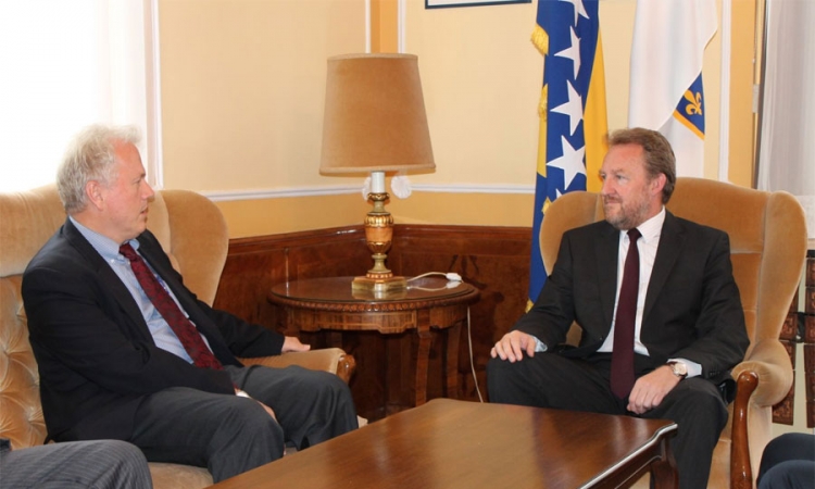 Sastali se Izetbegović i Hil: Amerika demokratska snaga   