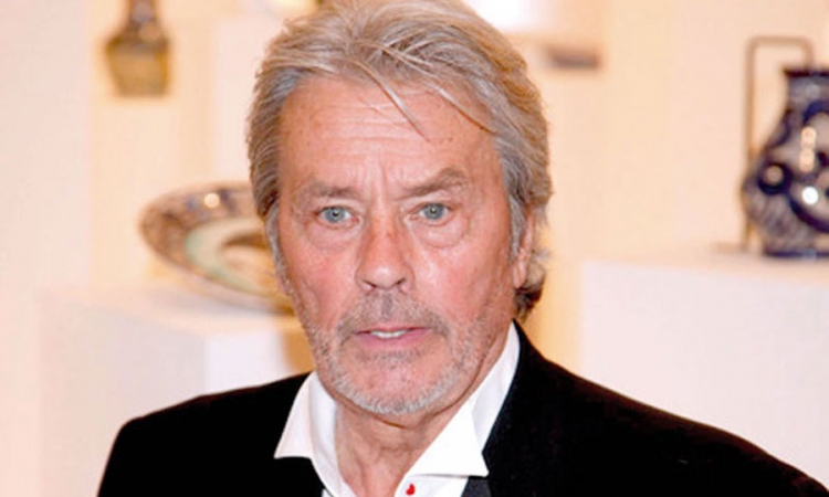 Alen Delon hitno prebačen u bolnicu i operisan