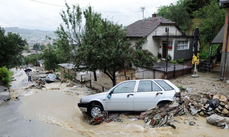 Bujica zbrisala ulicu u Banjaluci