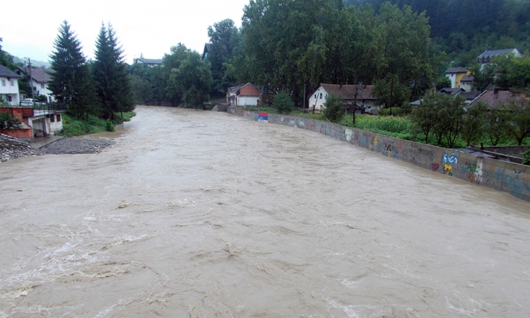 Opada vodostaj Vrbanje