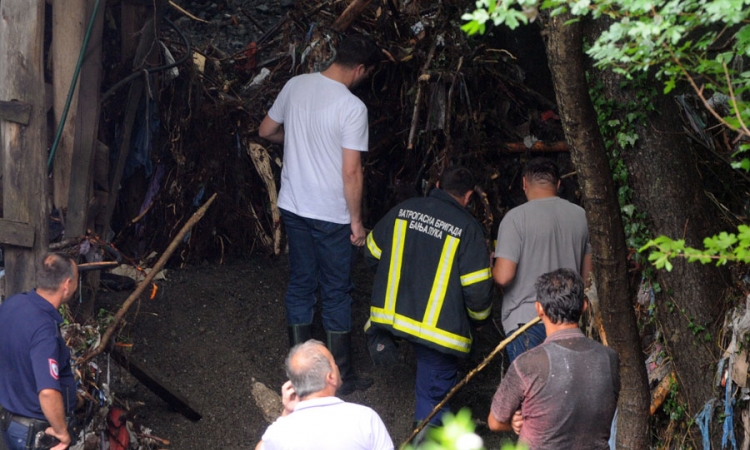 Progutao ih Crni potok dok su išli da pomognu poznaniku