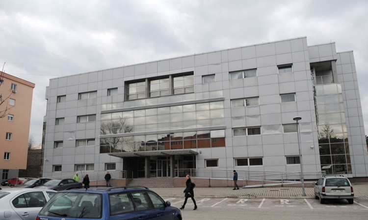 Zelenašenjem se domogla 10.000 evra