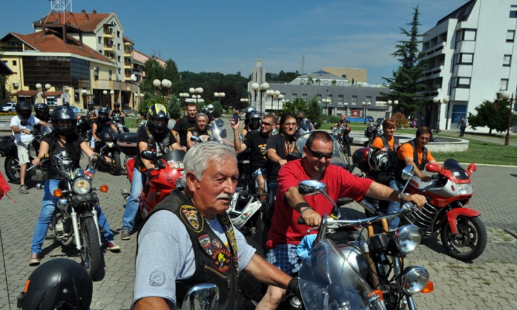 Defile motora u centru Ugljevika