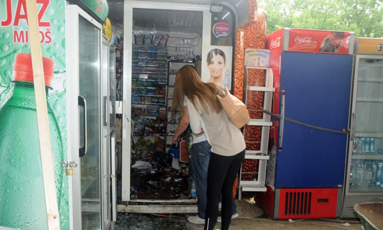 Bačena bomba na dva metra od čitaonice