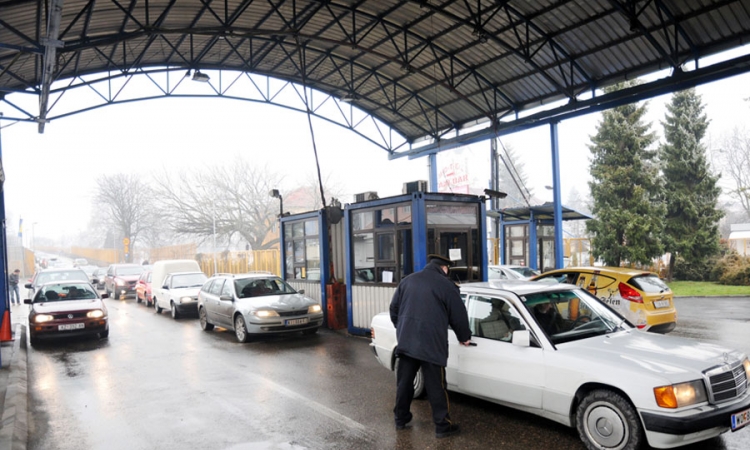 Na graničnom prelazu Doljani čeka se jedan i po čas