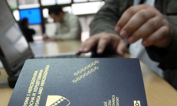 S putovnicom najlakše, s pasošem teže