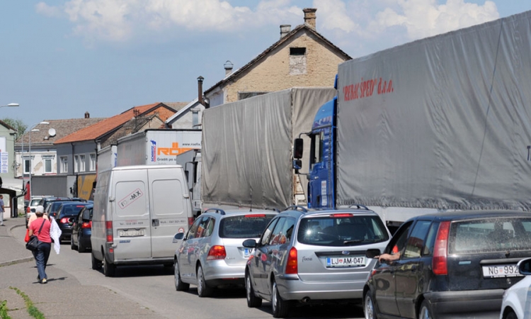 Zadržavanje na Horgošu i do šest časova