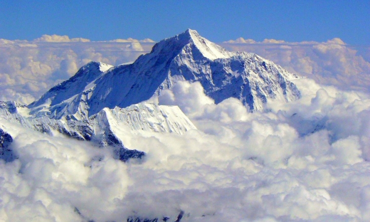Popnite se u papučama na Mont Everest