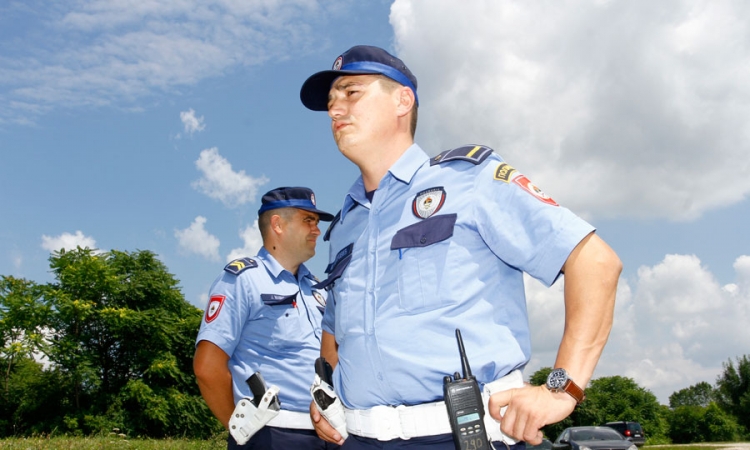 Pet kandidata za jednu uniformu