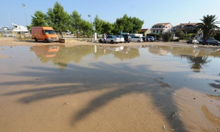 Grad, oluja i pijavica na primorju
