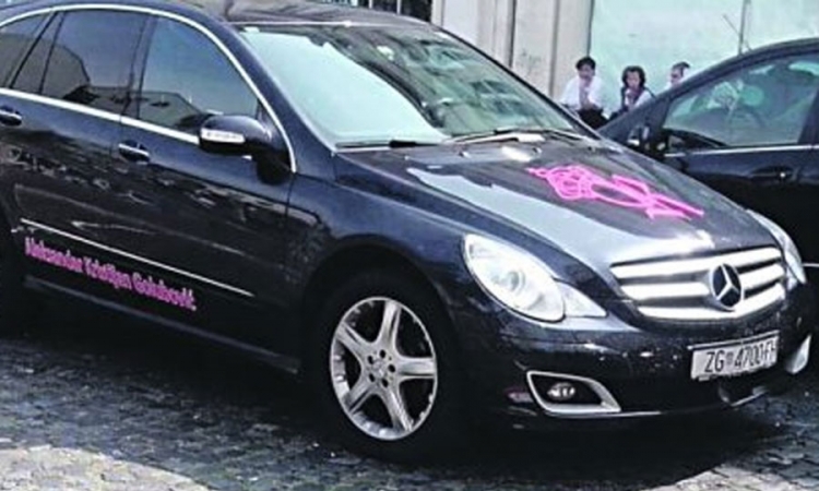 Kristijan Golubović vozi auto sa BG i ZG tablicama