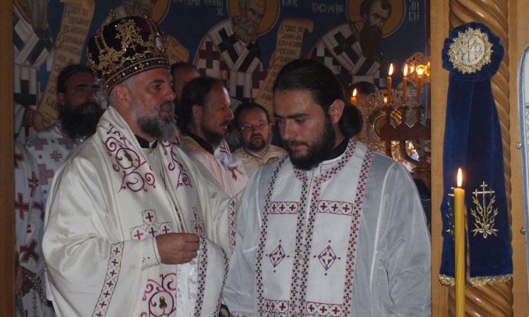 Monah  gasio požare i spasavao unesrećene