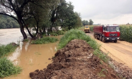 Ekipe na terenu prate poplave